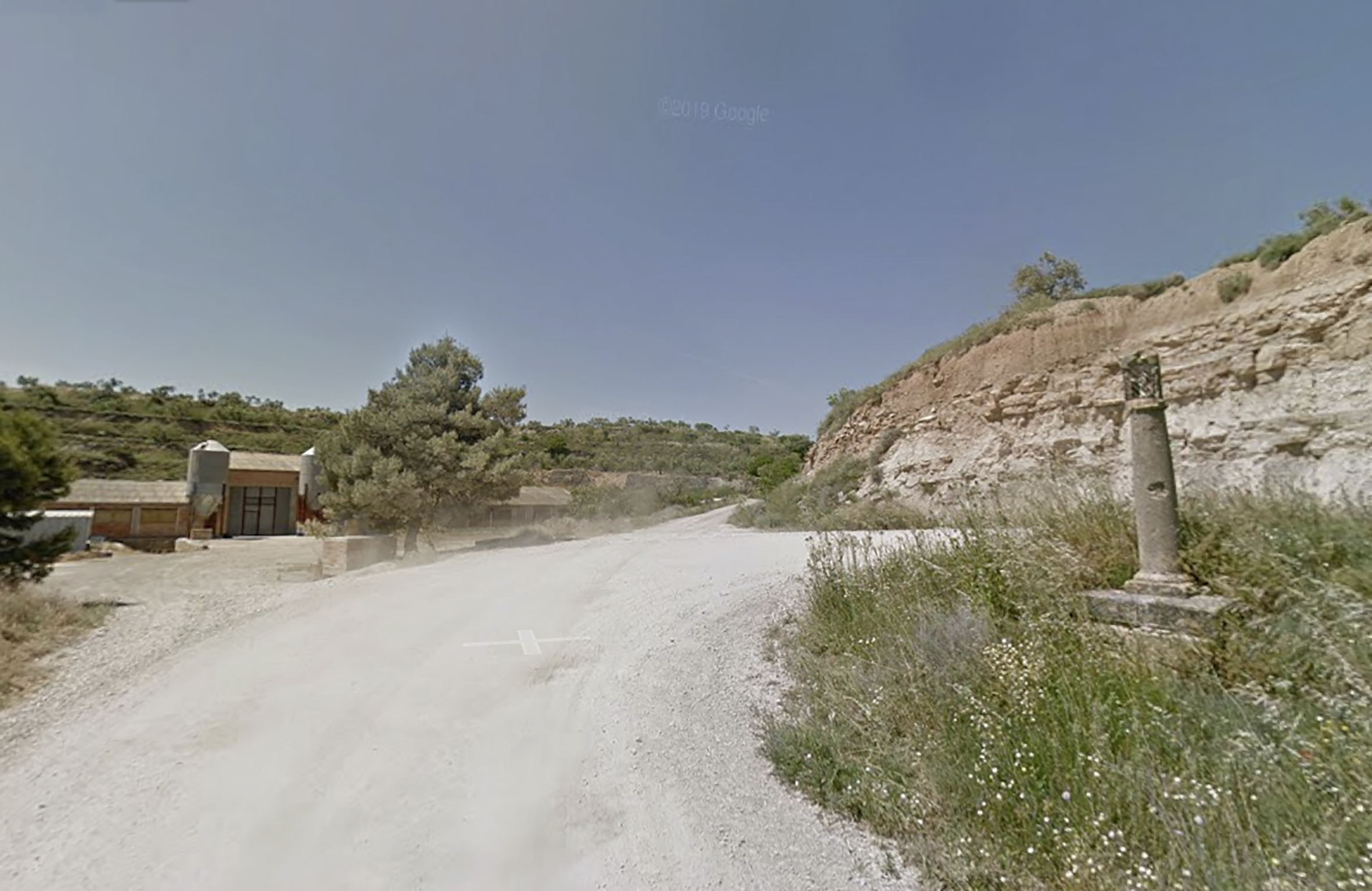 Sendero en un bosque  El contenido generado por IA puede ser incorrecto.