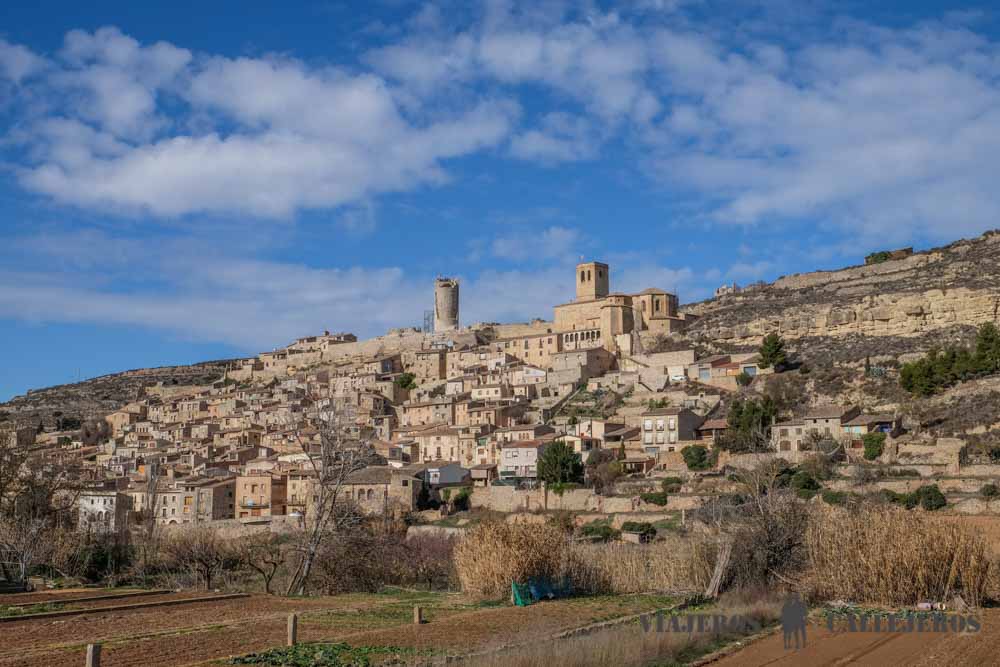 Torre de un edificio de piedra  El contenido generado por IA puede ser incorrecto.